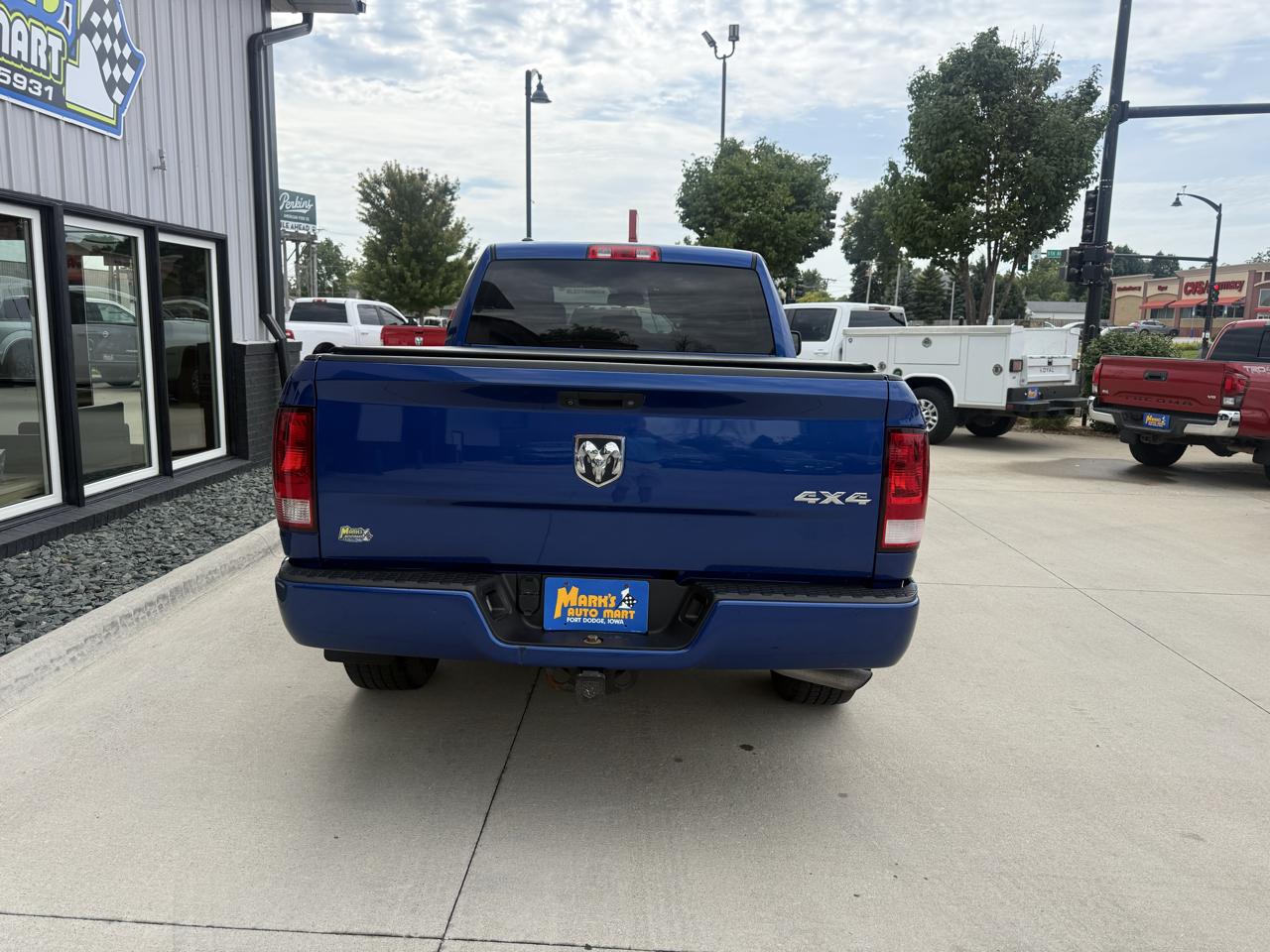 RAM 1500 Express 4x4 Quad Cab 6'4" Box 2017