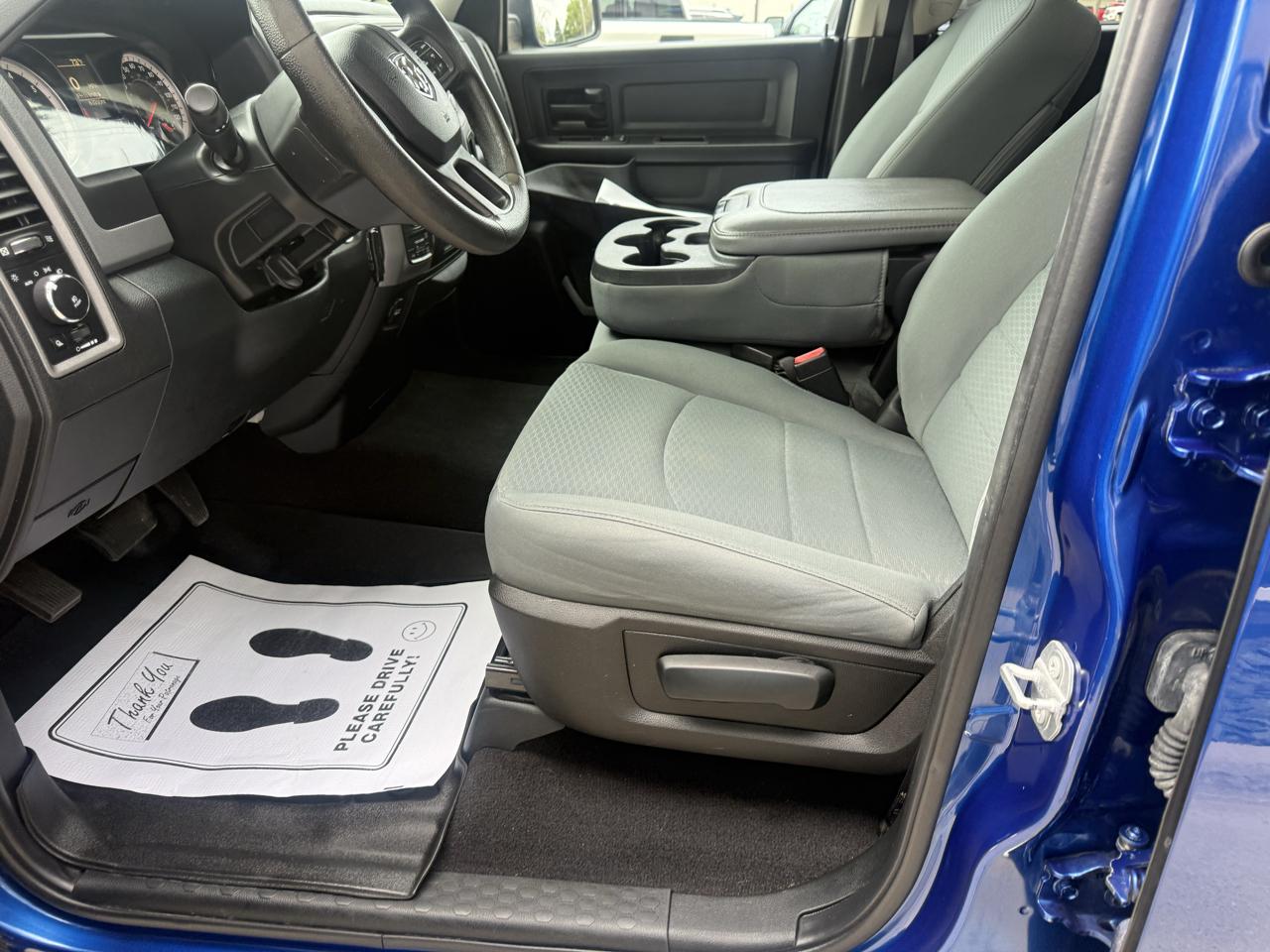 RAM 1500 Express 4x4 Quad Cab 6'4" Box 2017