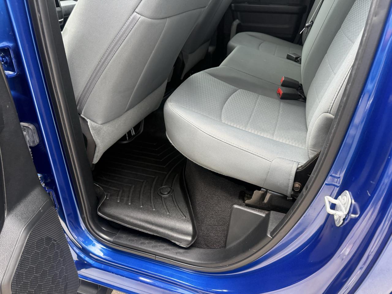 RAM 1500 Express 4x4 Quad Cab 6'4" Box 2017