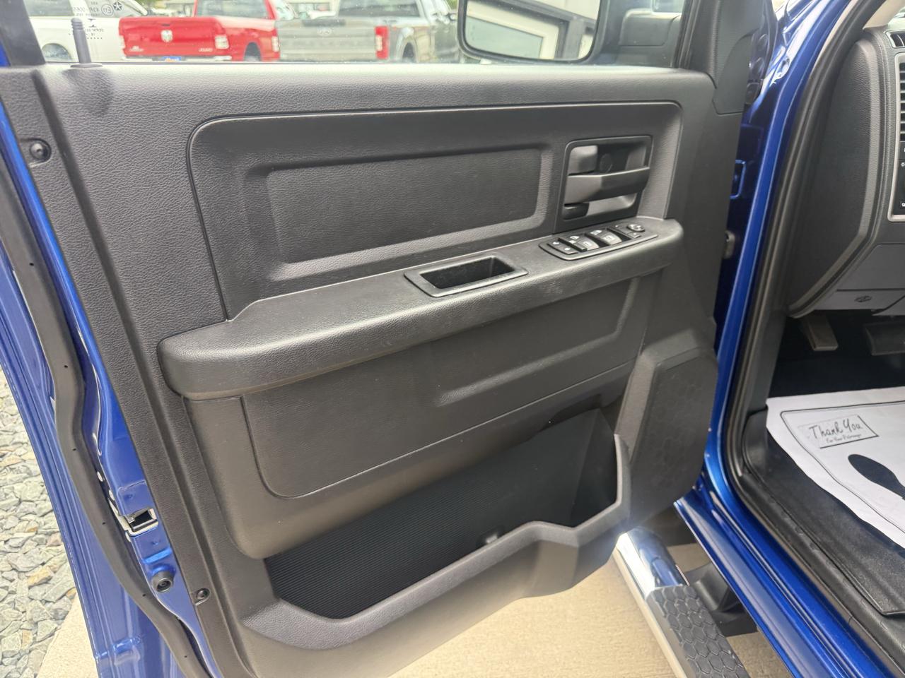 RAM 1500 Express 4x4 Quad Cab 6'4" Box 2017