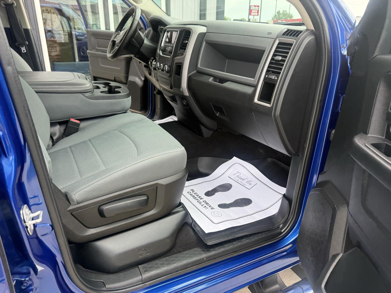 RAM 1500 Express 4x4 Quad Cab 6'4" Box 2017