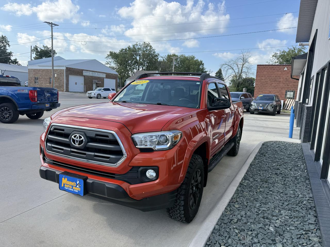 Toyota Tacoma SR5 Double Cab 5' Bed V6 4x4 AT (Natl) 2017