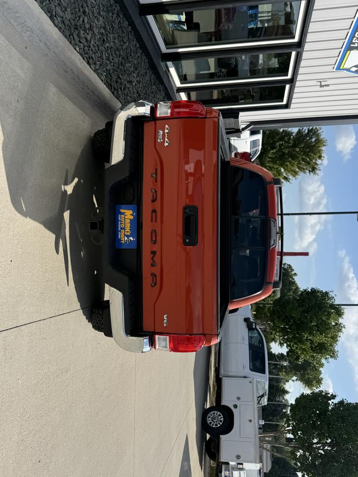 Toyota Tacoma SR5 Double Cab 5' Bed V6 4x4 AT (Natl) 2017