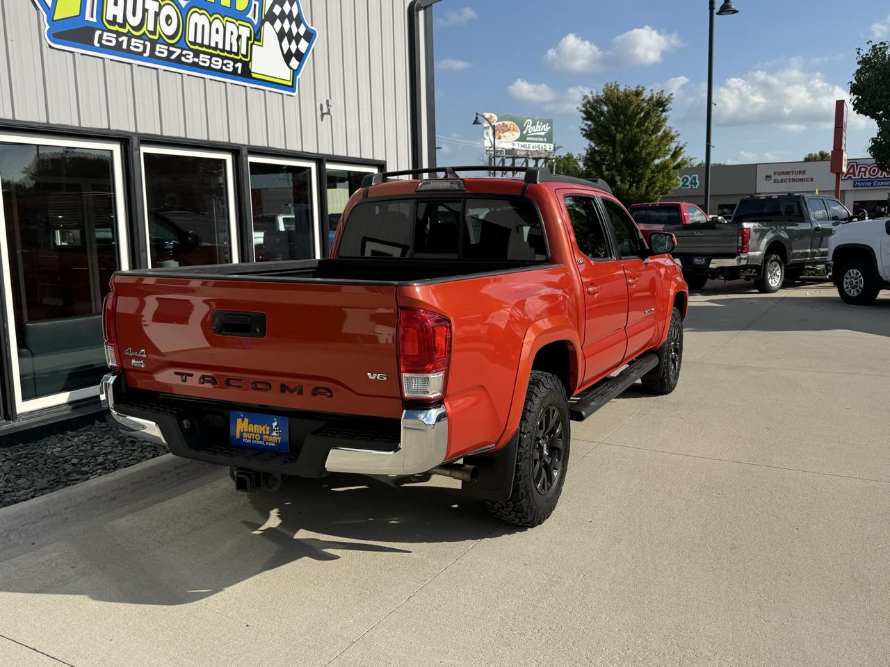 Toyota Tacoma SR5 Double Cab 5' Bed V6 4x4 AT (Natl) 2017
