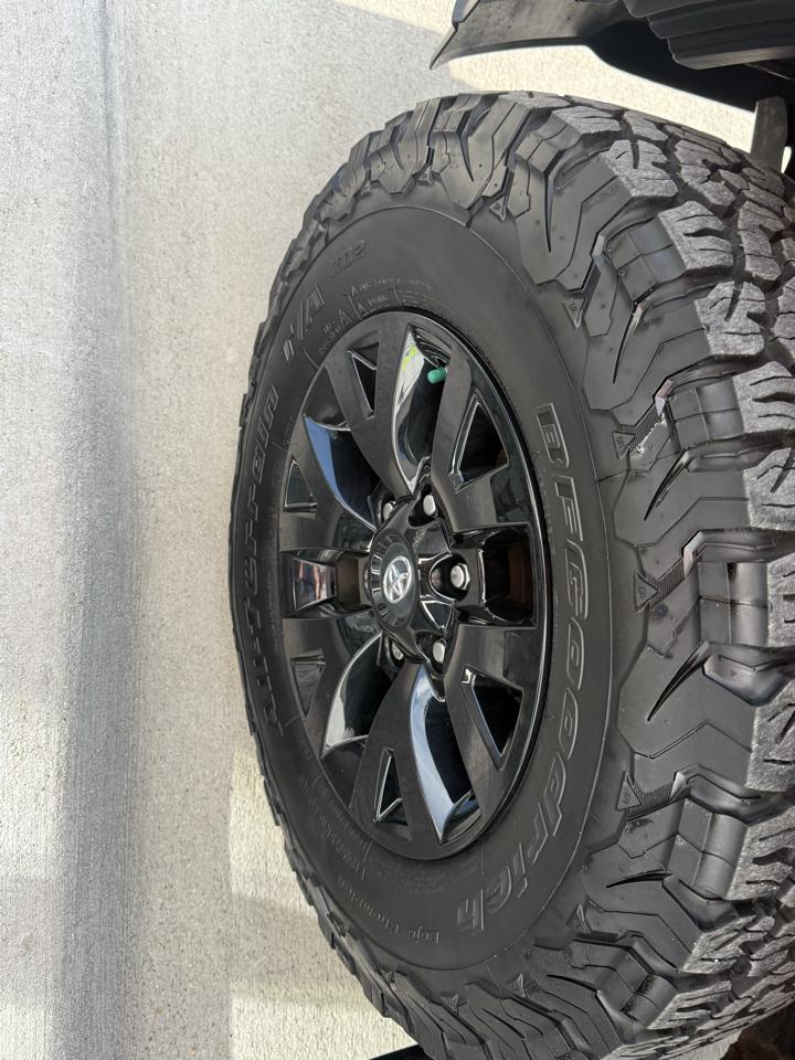 Toyota Tacoma SR5 Double Cab 5' Bed V6 4x4 AT (Natl) 2017
