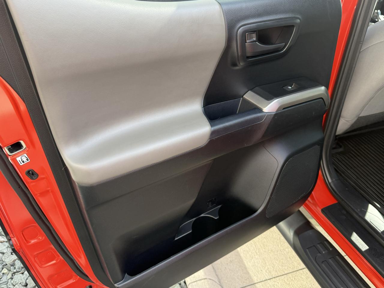 Toyota Tacoma SR5 Double Cab 5' Bed V6 4x4 AT (Natl) 2017