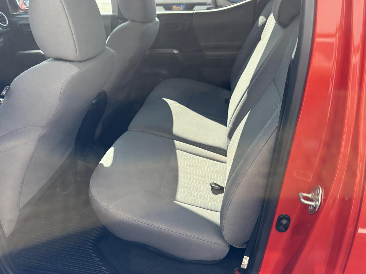 Toyota Tacoma SR5 Double Cab 5' Bed V6 4x4 AT (Natl) 2017