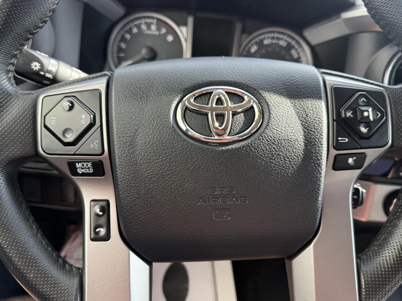Toyota Tacoma SR5 Double Cab 5' Bed V6 4x4 AT (Natl) 2017