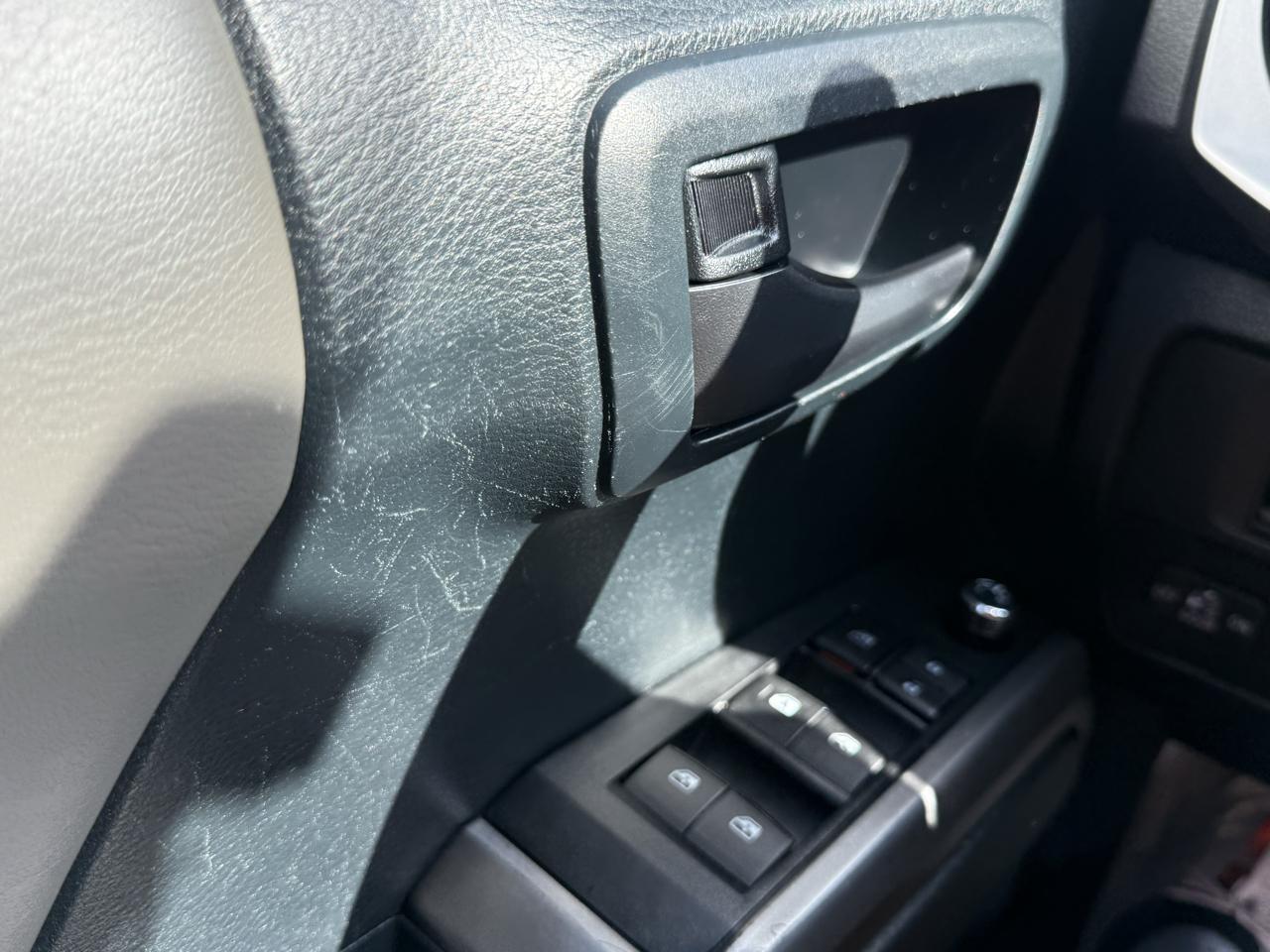 Toyota Tacoma SR5 Double Cab 5' Bed V6 4x4 AT (Natl) 2017
