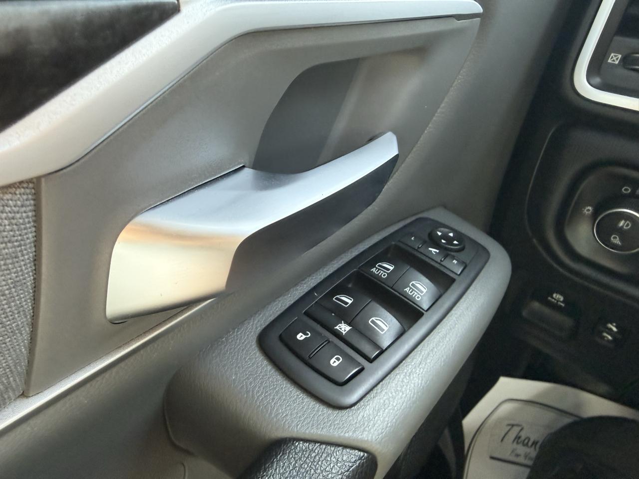 RAM 1500 Big Horn 4x4 Crew Cab 5'7" Box 2020