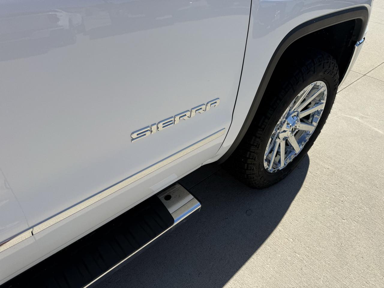 GMC Sierra 1500 4WD Crew Cab 143.5" SLT 2018