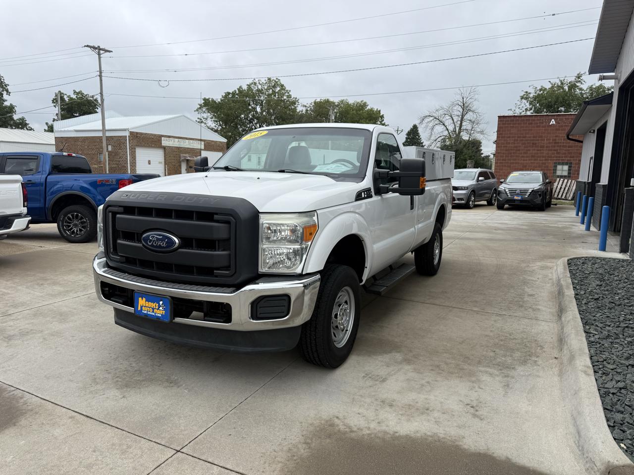 Ford Super Duty F-250 SRW 4WD Reg Cab 137" XLT 2015