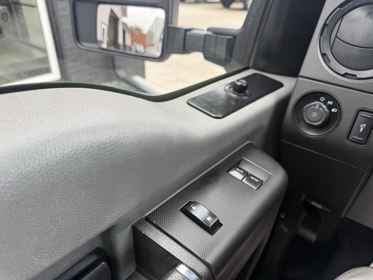 Ford Super Duty F-250 SRW 4WD Reg Cab 137" XLT 2015