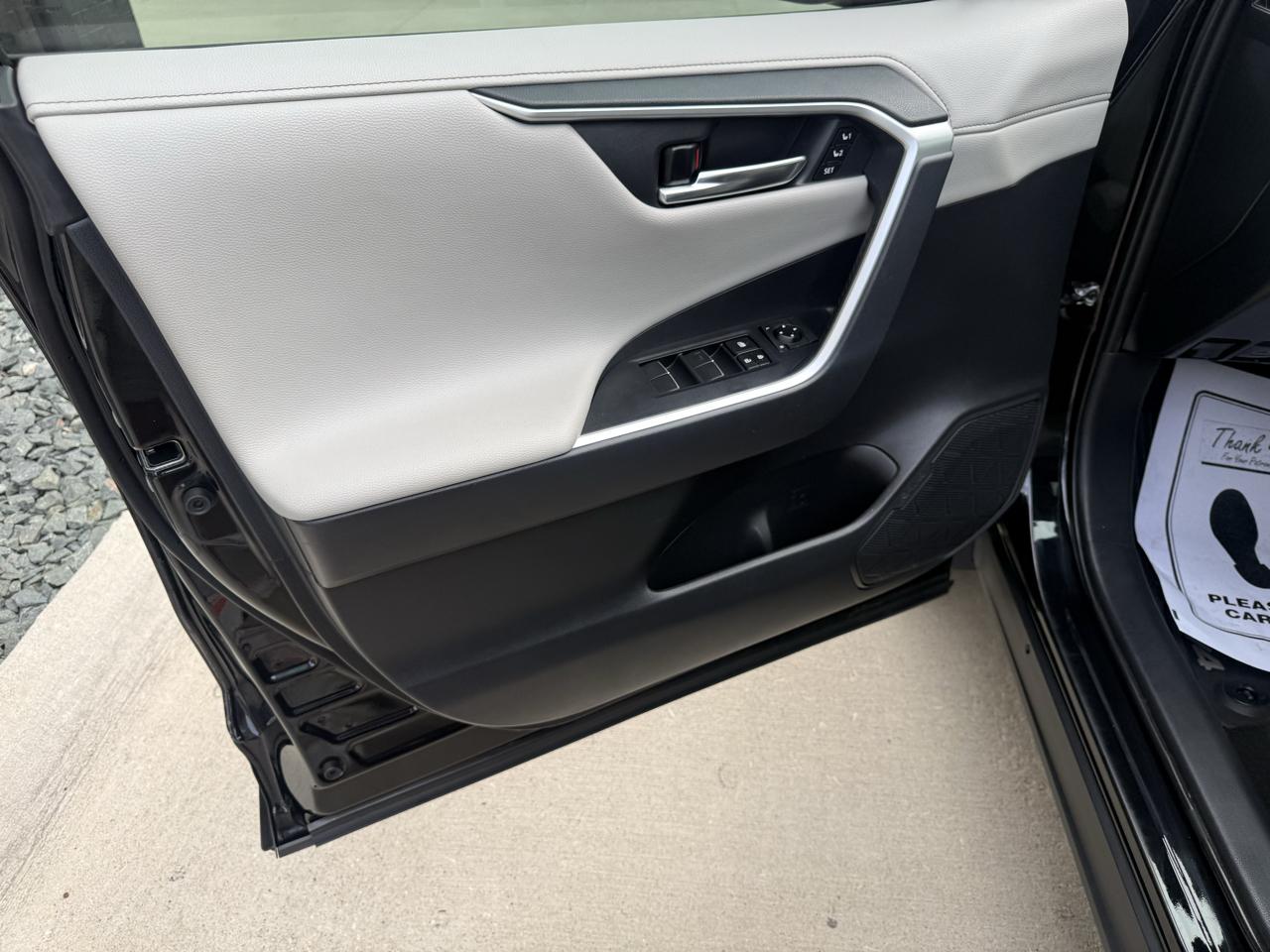 Toyota RAV4 Limited AWD (Natl) 2020