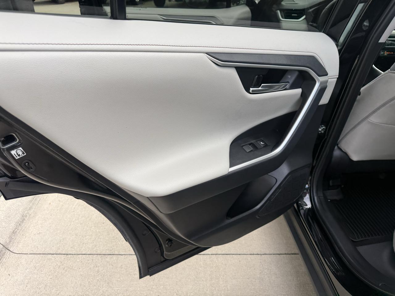 Toyota RAV4 Limited AWD (Natl) 2020