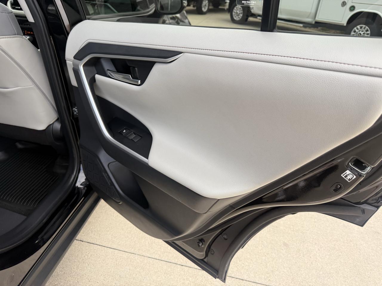 Toyota RAV4 Limited AWD (Natl) 2020