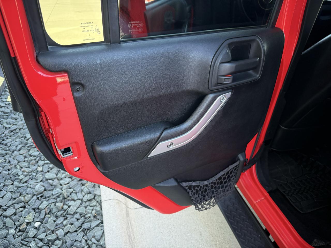 Jeep Wrangler Unlimited 4WD 4dr Sahara 2013