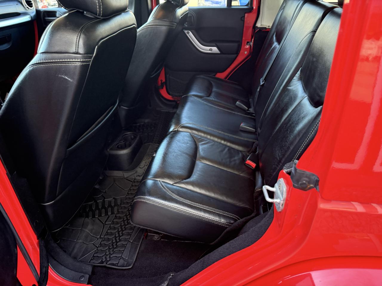 Jeep Wrangler Unlimited 4WD 4dr Sahara 2013