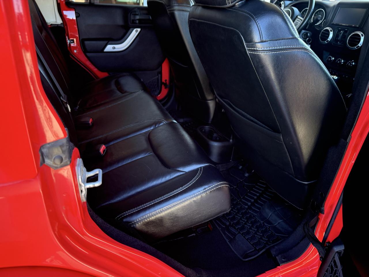 Jeep Wrangler Unlimited 4WD 4dr Sahara 2013
