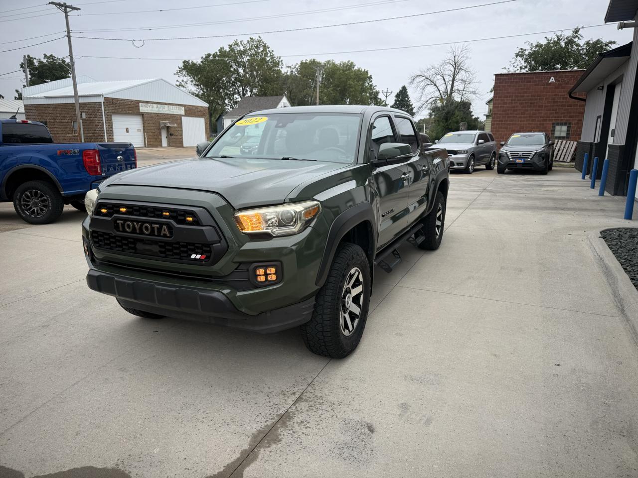 Toyota Tacoma 4WD SR Double Cab 5' Bed V6 AT (Natl) 2022
