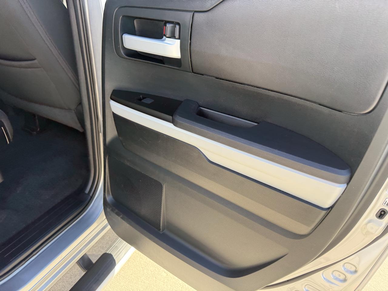 Toyota Tundra 4WD TRD Pro Double Cab 6.5' Bed 5.7L (Natl) 2017