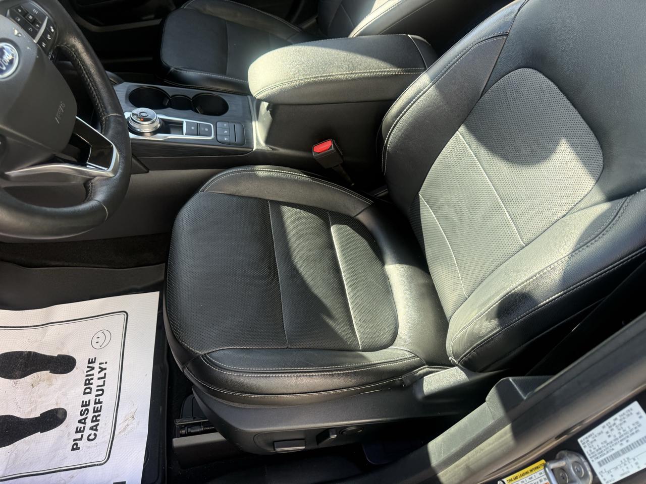 Ford Escape Titanium Hybrid AWD 2020