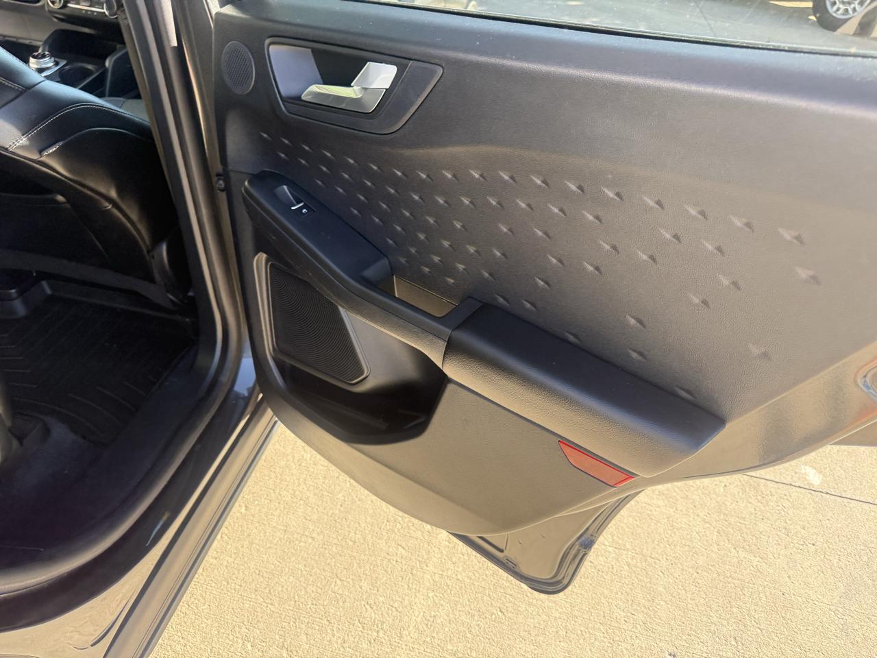 Ford Escape Titanium Hybrid AWD 2020