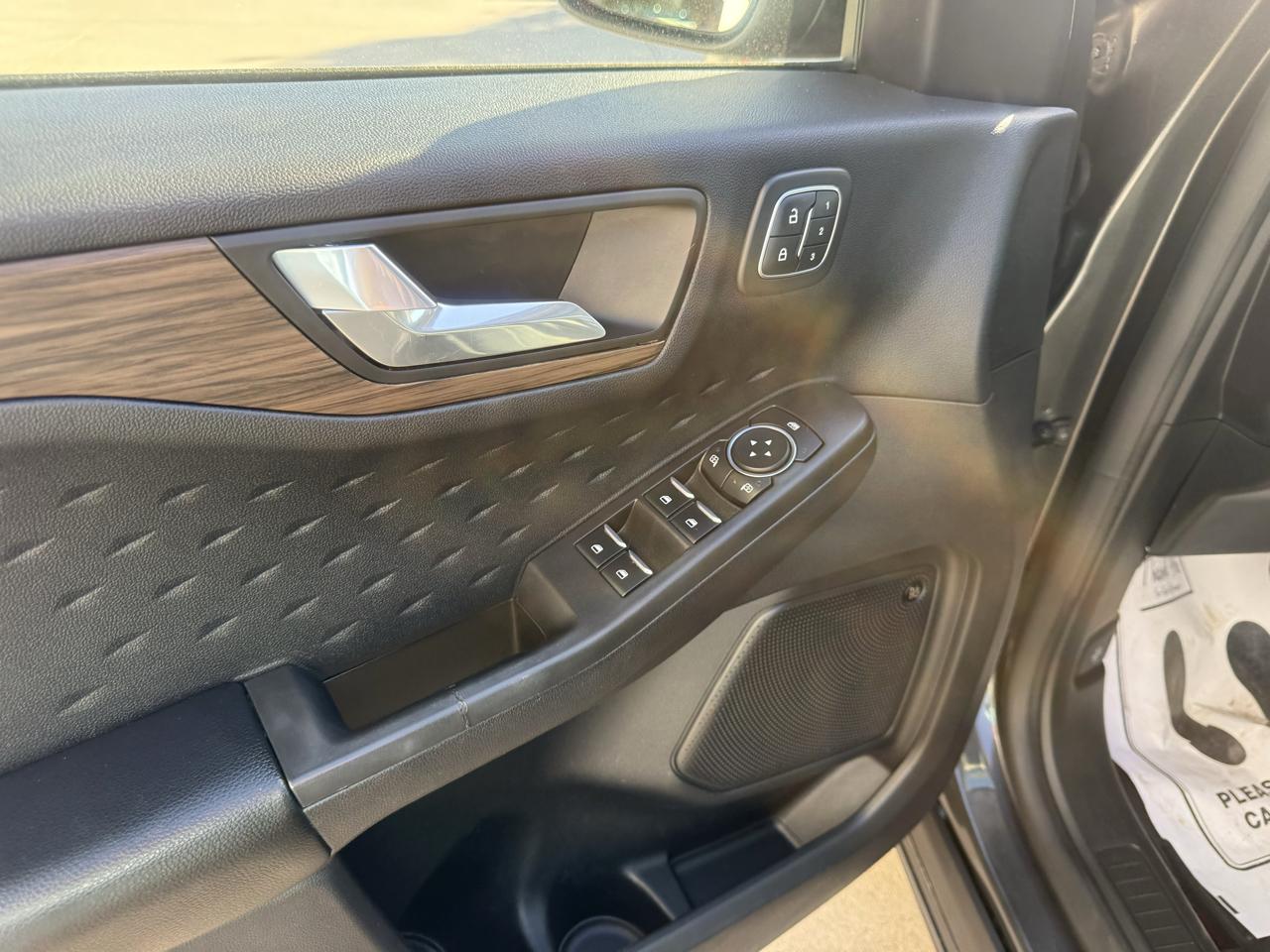 Ford Escape Titanium Hybrid AWD 2020