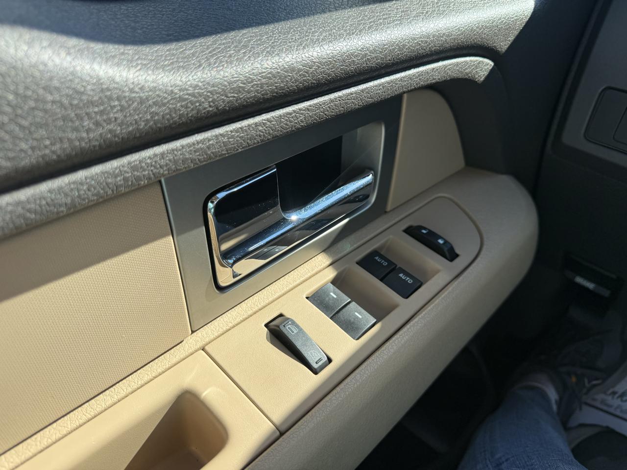 Ford F-150 4WD SuperCrew 145" XLT 2011