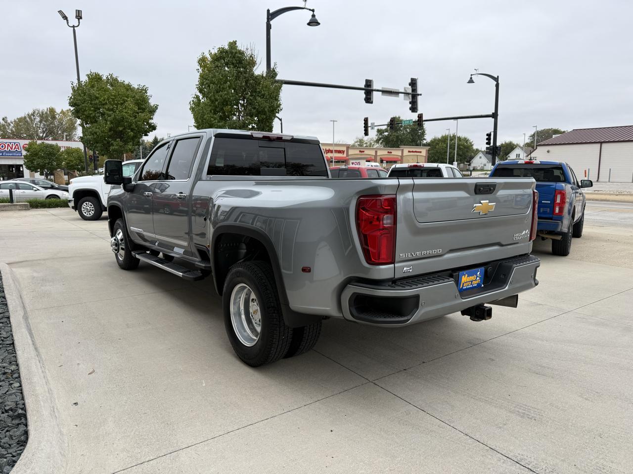 Chevrolet Silverado 3500HD 4WD Crew Cab 172" High Country 2025