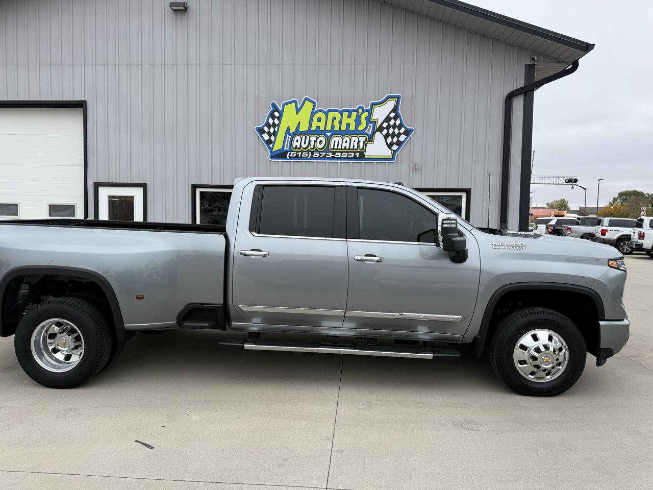 Chevrolet Silverado 3500HD 4WD Crew Cab 172" High Country 2025