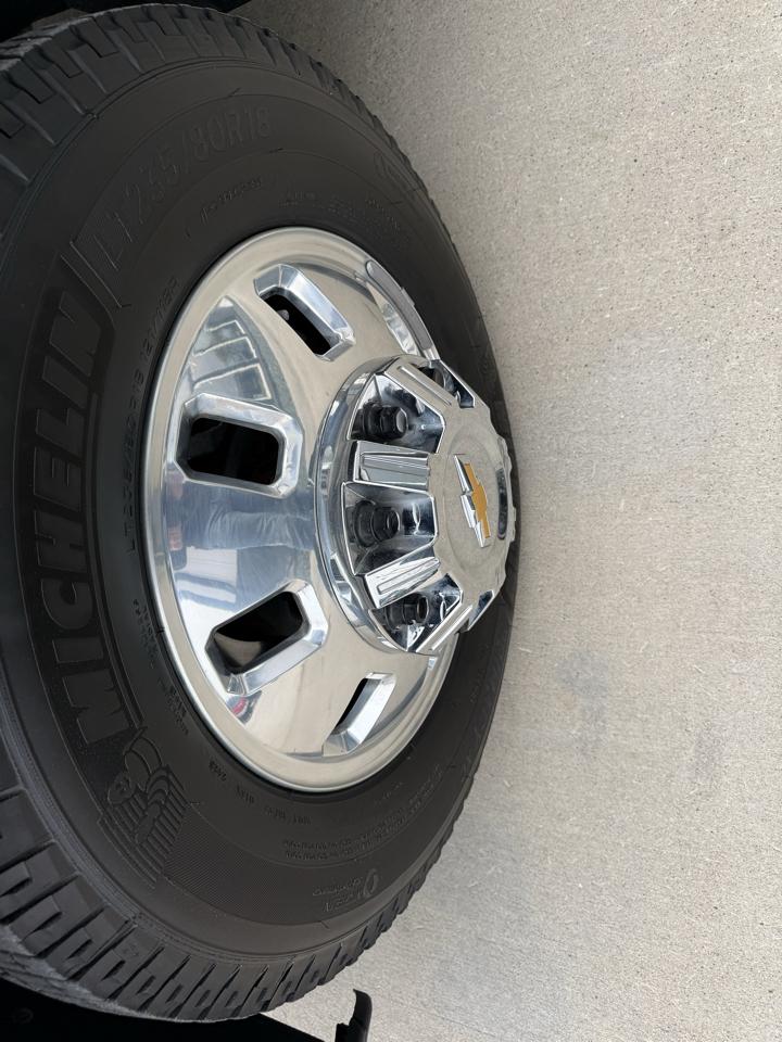 Chevrolet Silverado 3500HD 4WD Crew Cab 172" High Country 2025