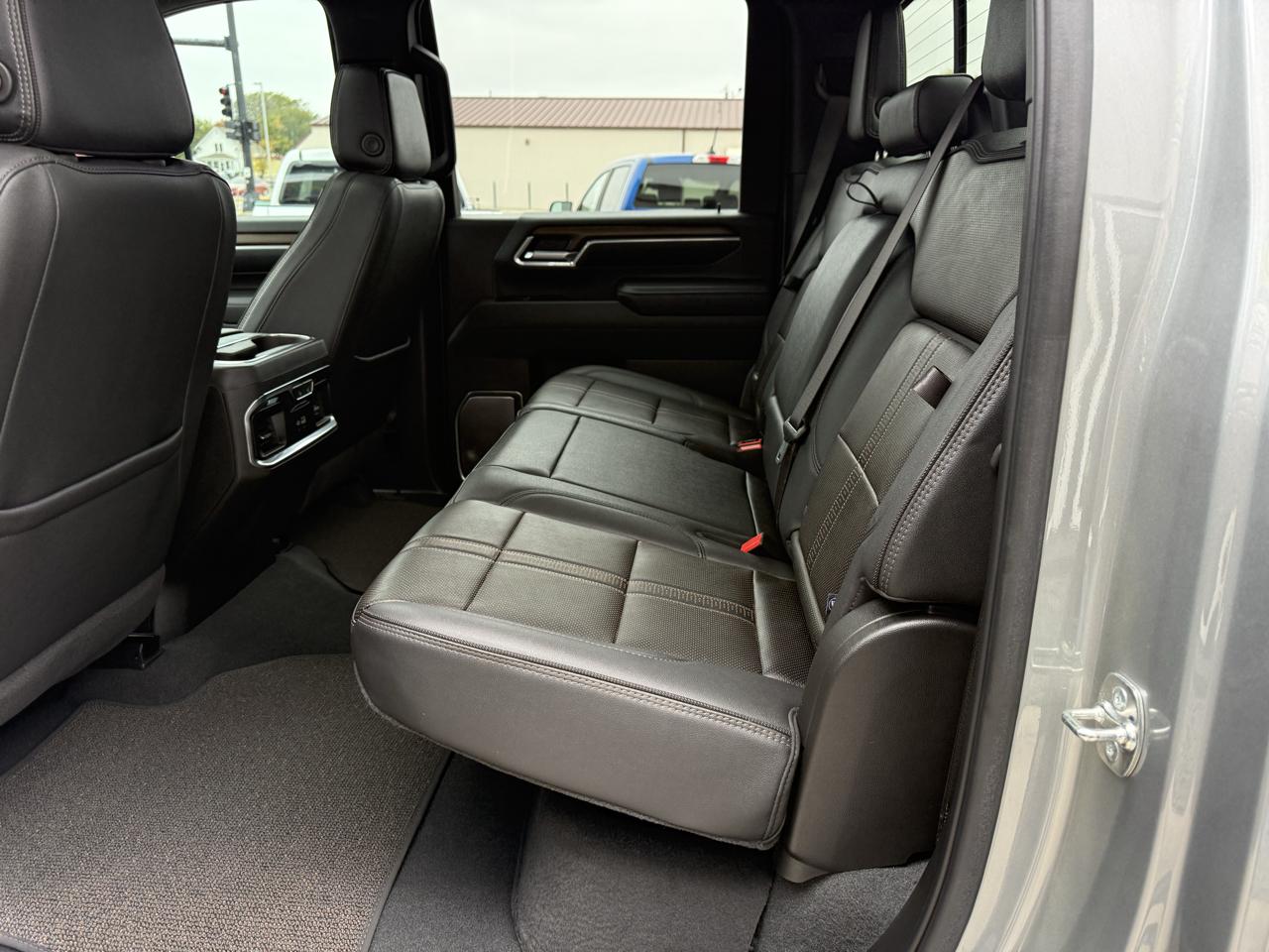 Chevrolet Silverado 3500HD 4WD Crew Cab 172" High Country 2025