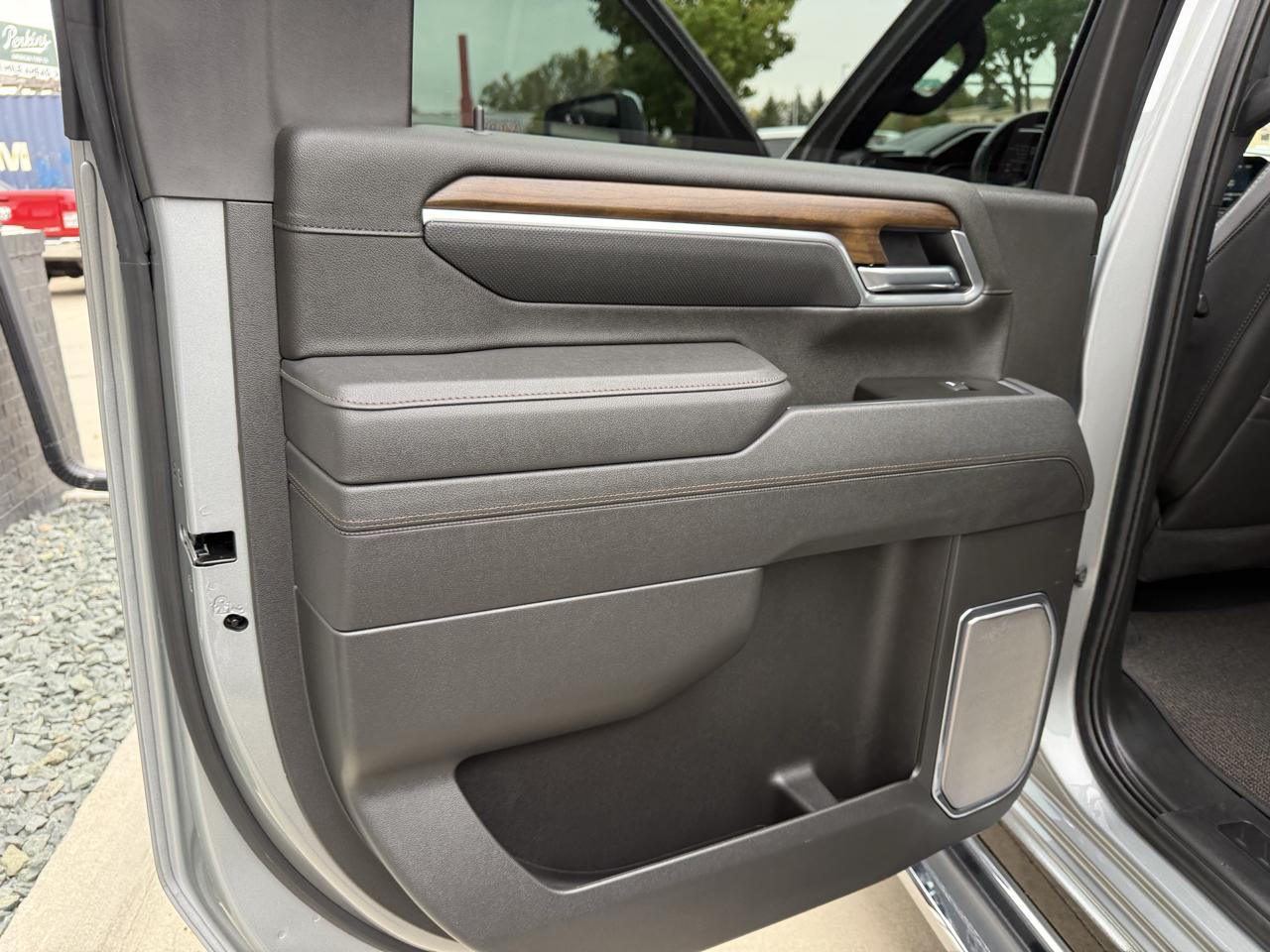 Chevrolet Silverado 3500HD 4WD Crew Cab 172" High Country 2025