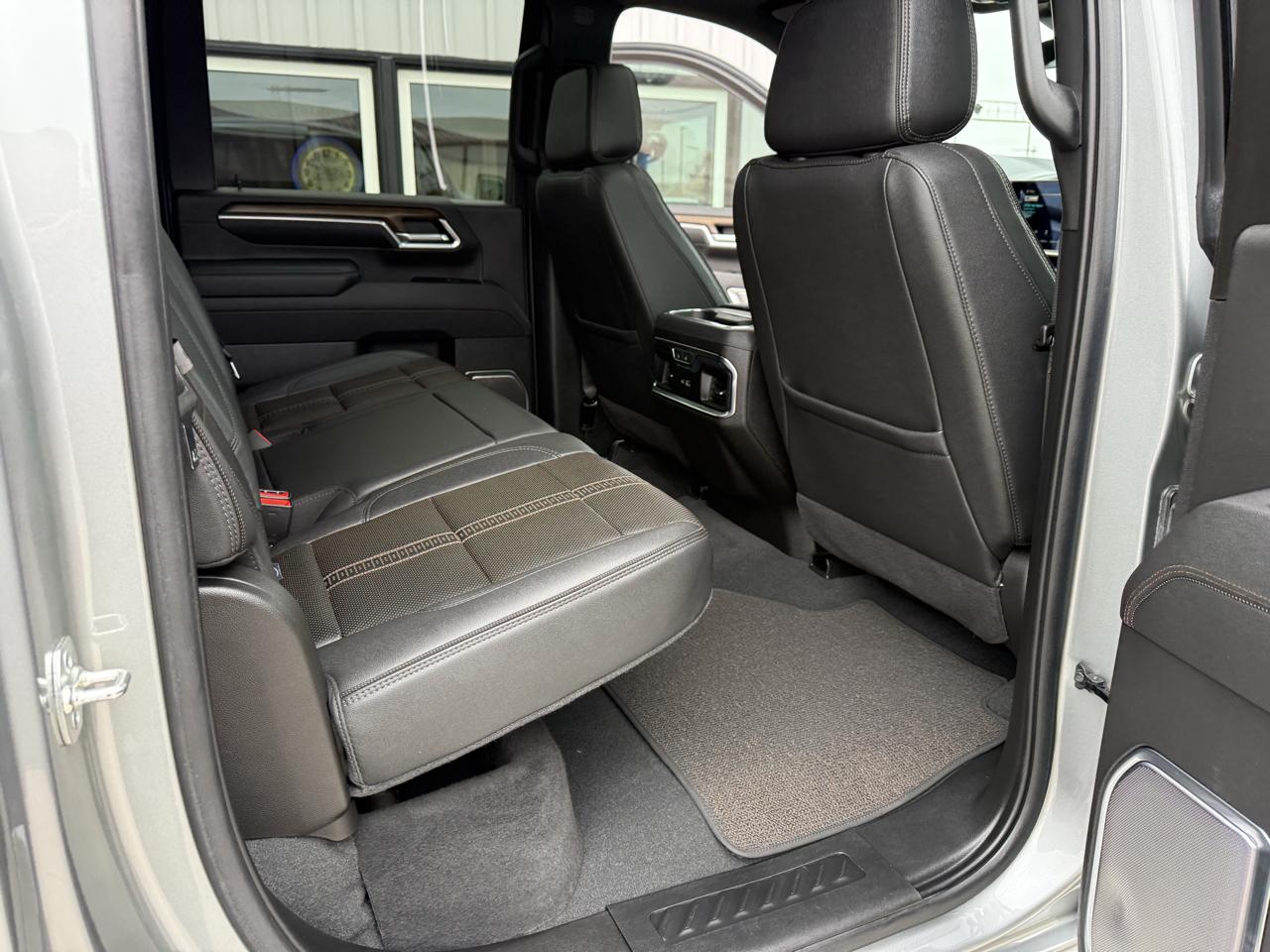 Chevrolet Silverado 3500HD 4WD Crew Cab 172" High Country 2025