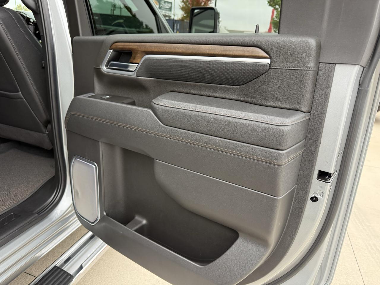 Chevrolet Silverado 3500HD 4WD Crew Cab 172" High Country 2025