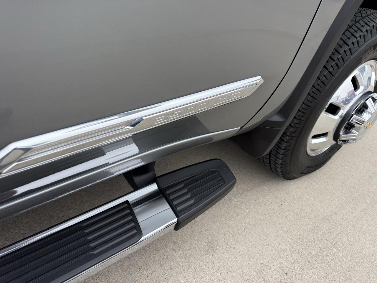 Chevrolet Silverado 3500HD 4WD Crew Cab 172" High Country 2025