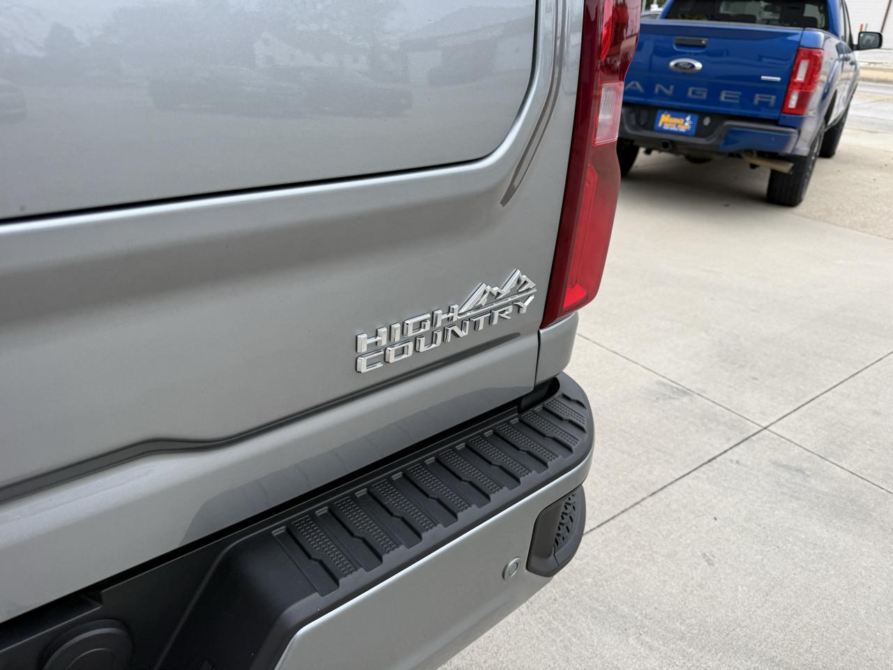 Chevrolet Silverado 3500HD 4WD Crew Cab 172" High Country 2025