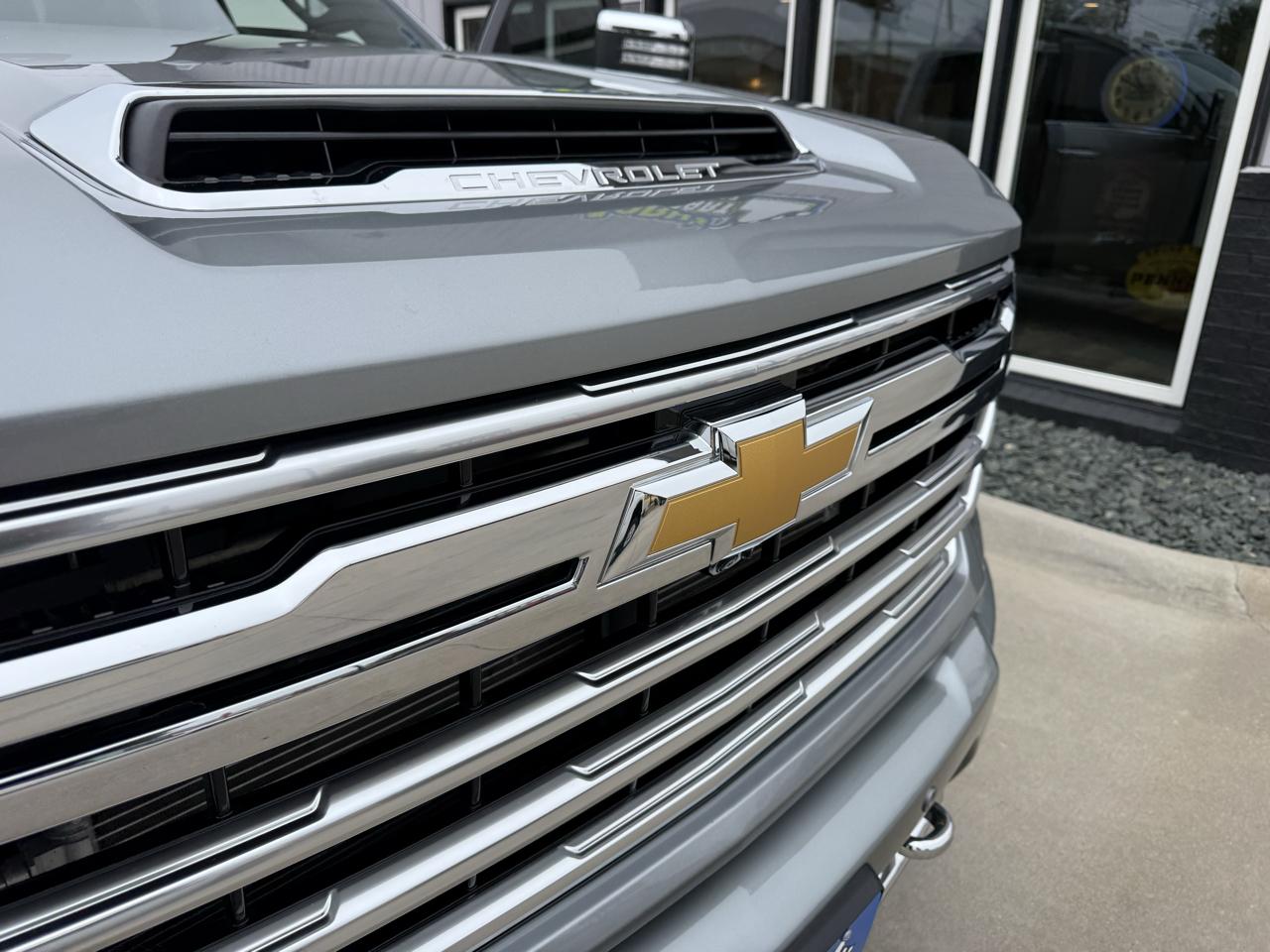 Chevrolet Silverado 3500HD 4WD Crew Cab 172" High Country 2025