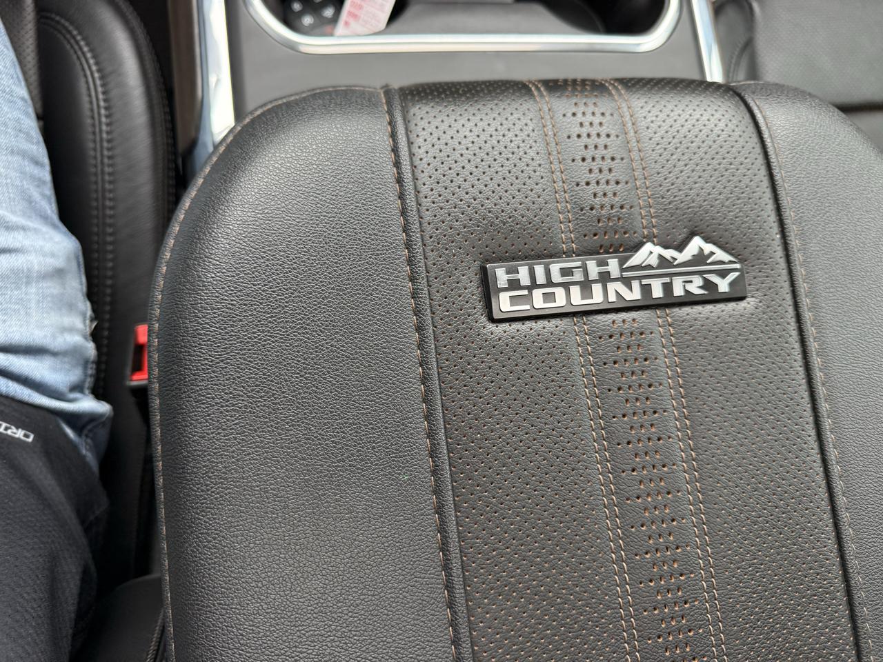 Chevrolet Silverado 3500HD 4WD Crew Cab 172" High Country 2025