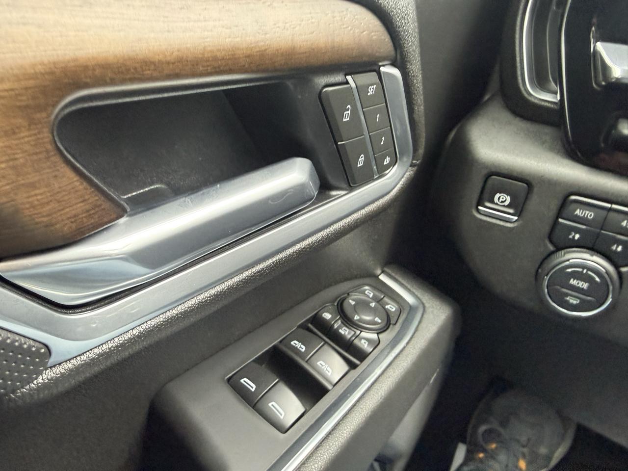 Chevrolet Silverado 3500HD 4WD Crew Cab 172" High Country 2025