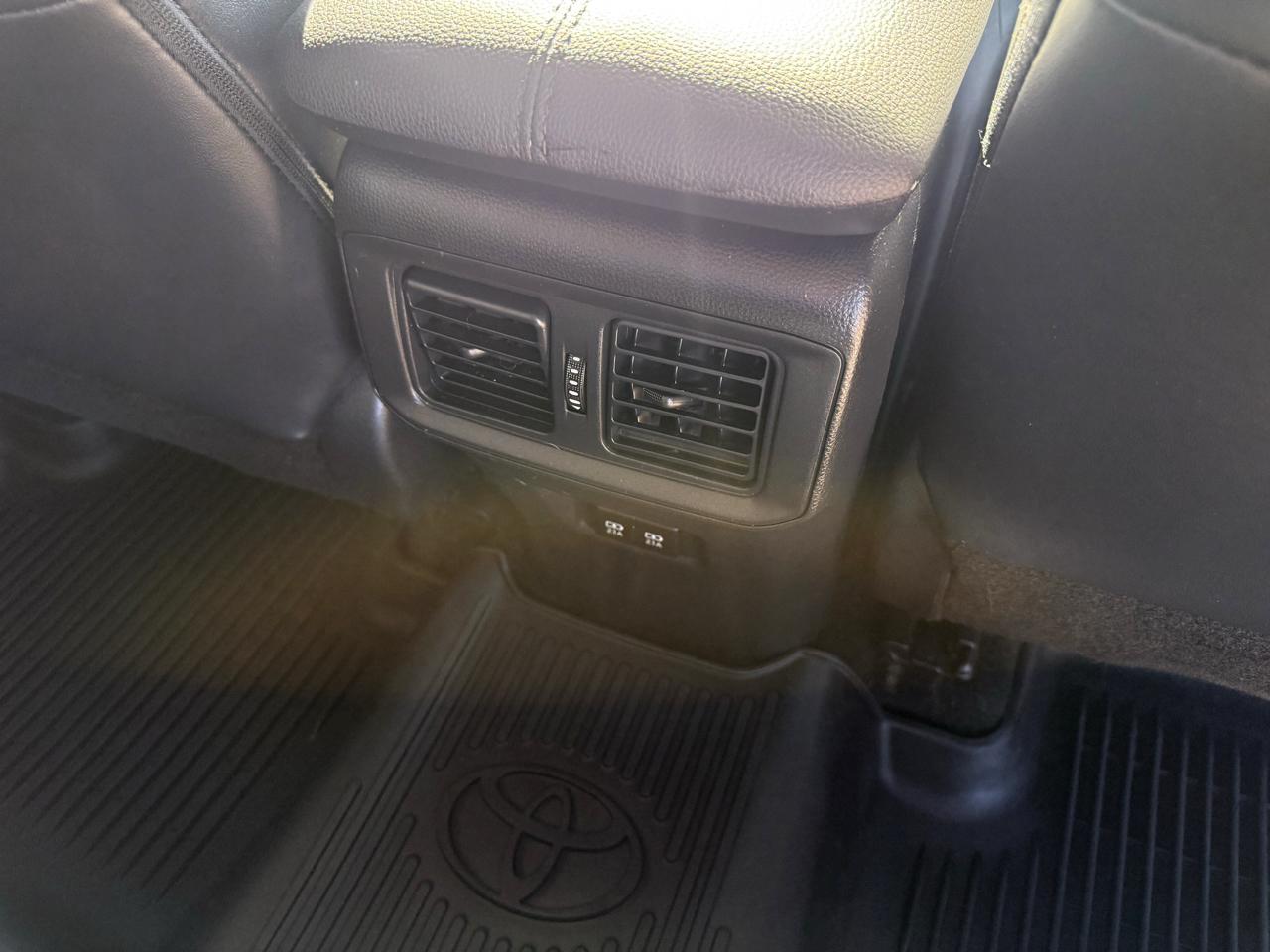 Toyota RAV4 XLE Premium AWD (Natl) 2020