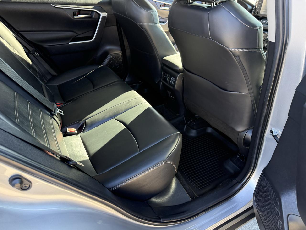 Toyota RAV4 XLE Premium AWD (Natl) 2020