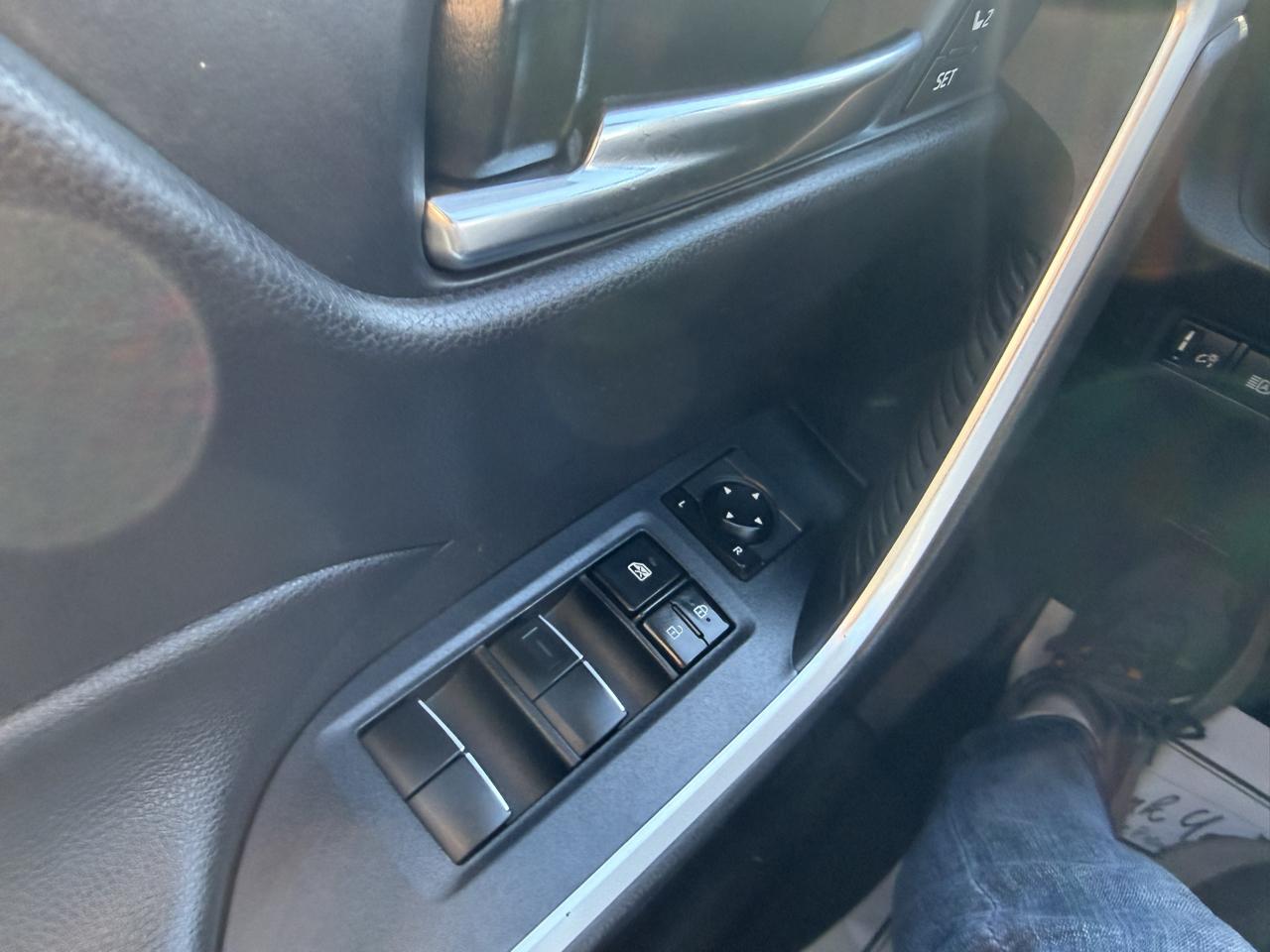 Toyota RAV4 XLE Premium AWD (Natl) 2020