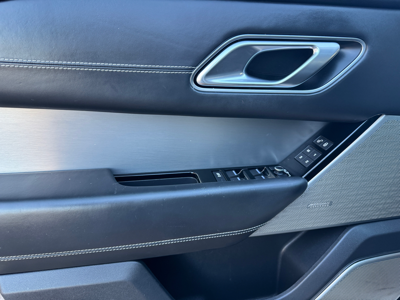 Land Rover Range Rover Velar  2018