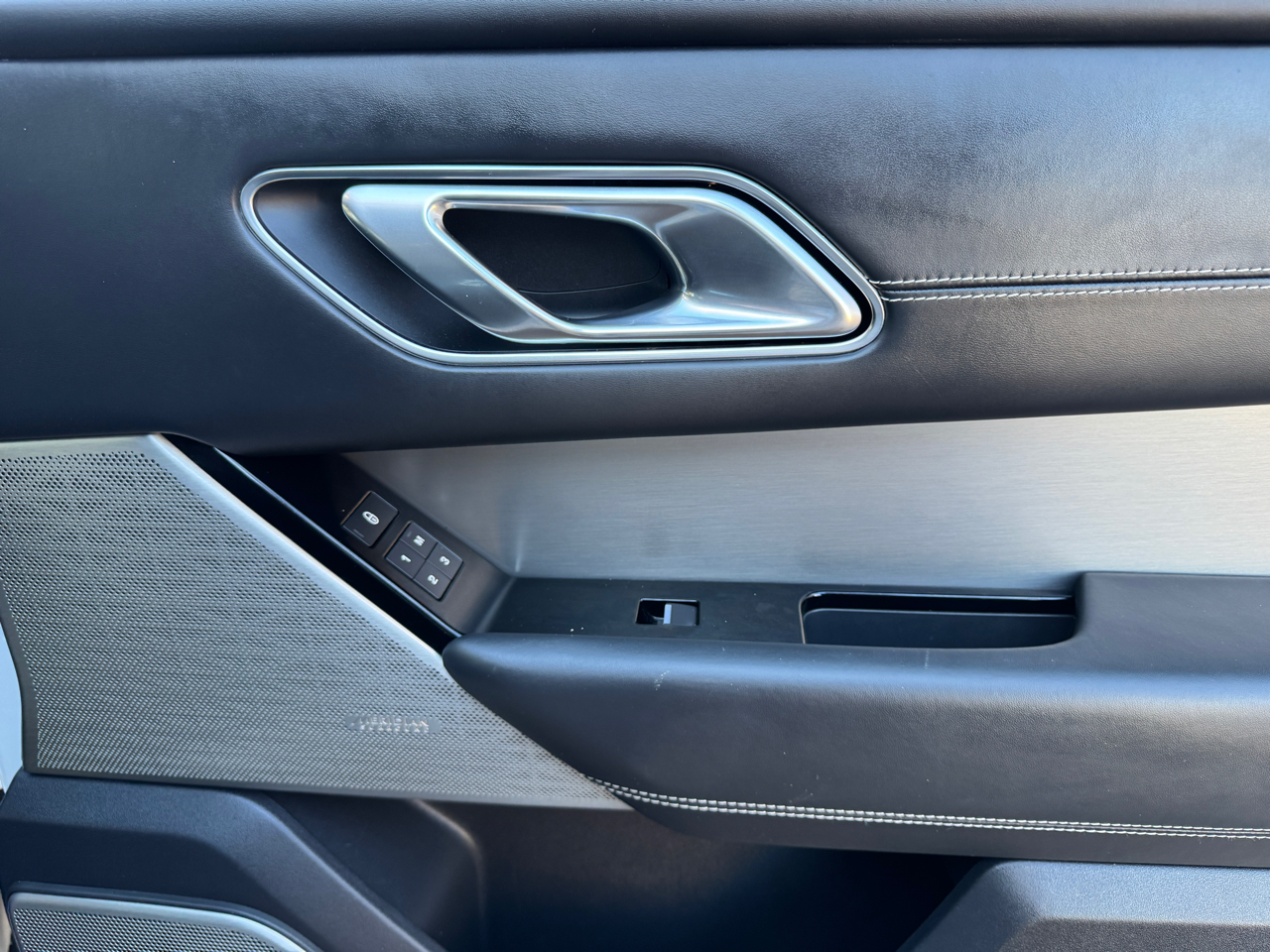 Land Rover Range Rover Velar  2018