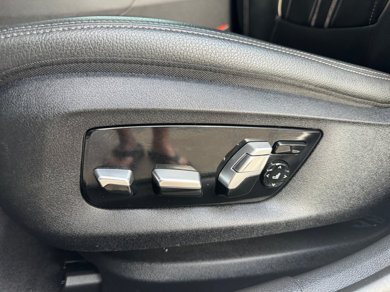 BMW 5-Series M550i xDrive 2020