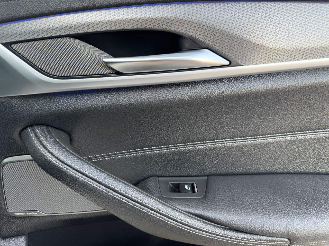 BMW 5-Series M550i xDrive 2020