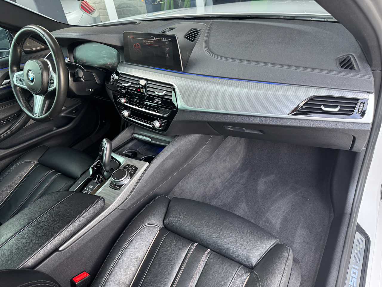 BMW 5-Series M550i xDrive 2020