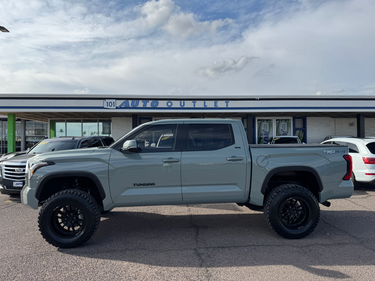 Toyota Tundra SR5 V8 4WD 2024